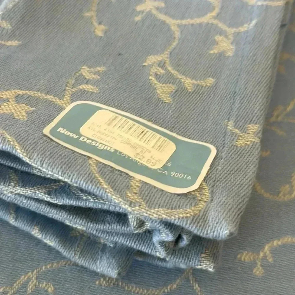 NWT Set of 8 Danica ‘Vine Damask’ Placemats and Napkins in Cool Blue - Picture 6 of 7